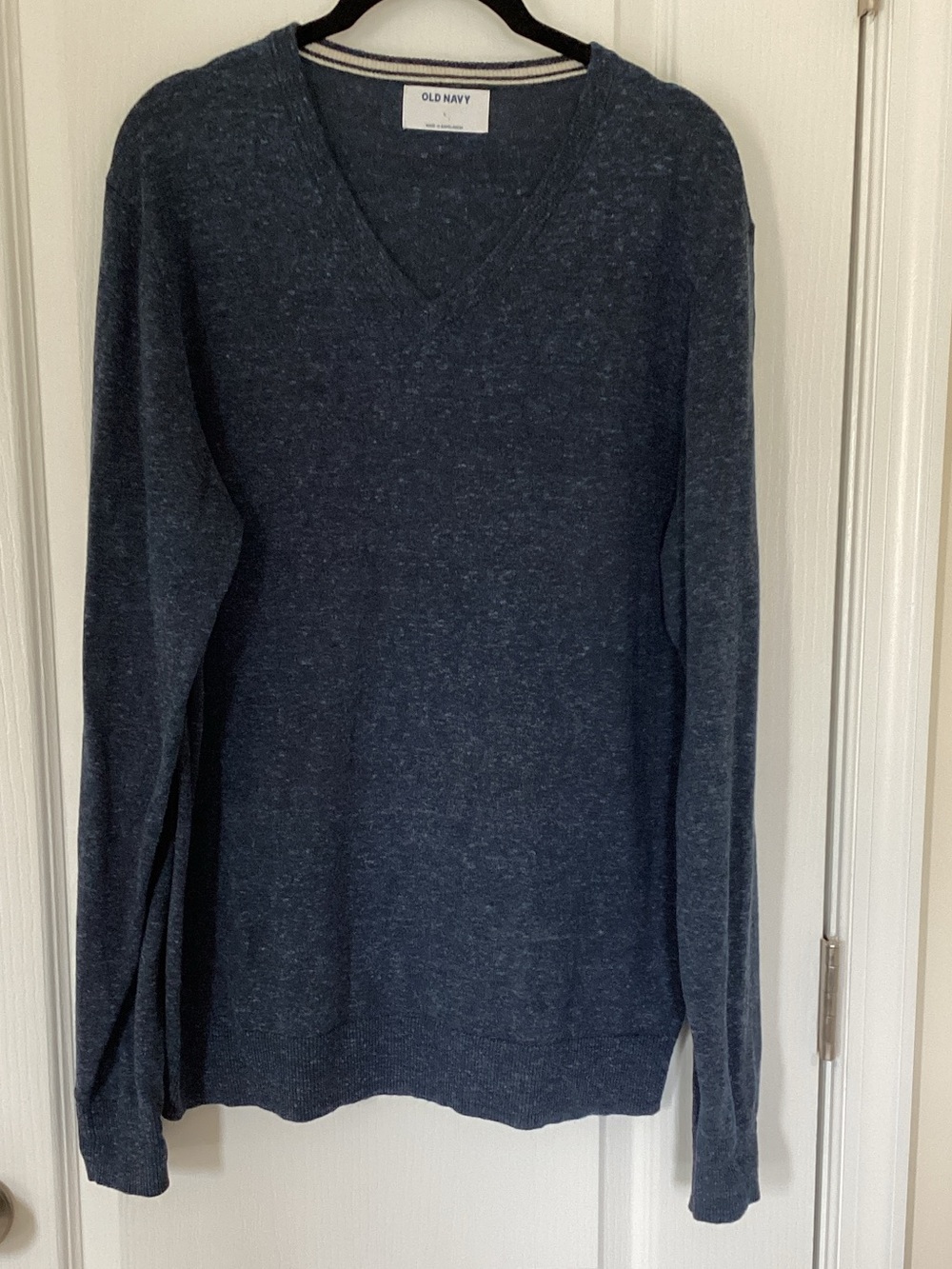Old Navy Men's V-Neck Sweater in Heather Navy